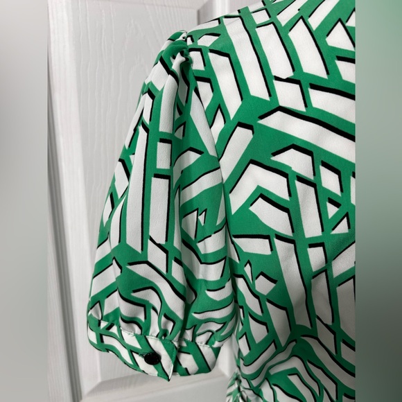 Karl Lagerfeld Paris Green White V-Neck Print Belted Shirt Dress Size 12 - Picture 8 of 12